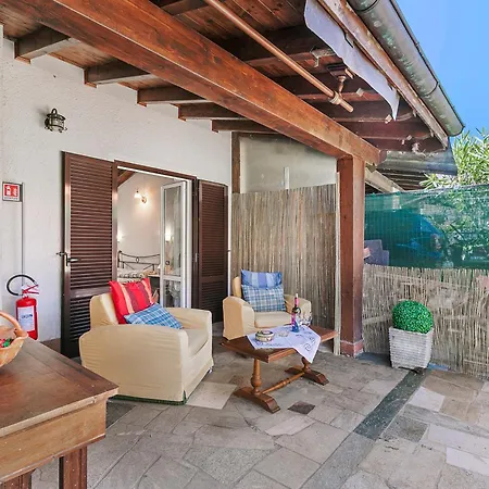 Apartment Casa Role, Maggiore Patio House W/ Bbq - Happy