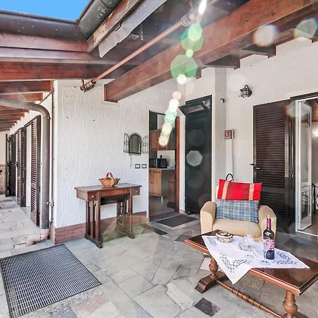Casa Role, Maggiore Patio House W/ Bbq - Happy Apartment
